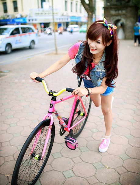 Ngắm nữ sinh Hà thành cá tính bên “ngựa sắt” - 1 Hoàng Dung