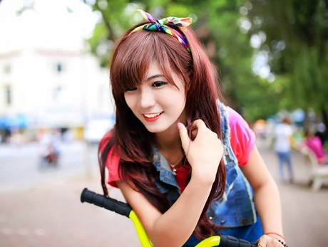 Ngắm nữ sinh Hà thành cá tính bên “ngựa sắt” - 2 Hoàng Dung