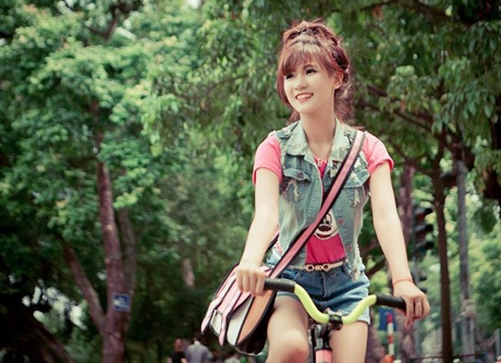Ngắm nữ sinh Hà thành cá tính bên “ngựa sắt” - 6 Hoàng Dung
