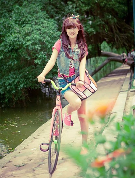 Ngắm nữ sinh Hà thành cá tính bên “ngựa sắt” - 10 Hoàng Dung