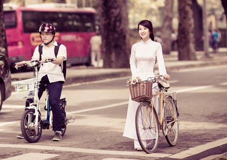 Thiếu nữ xứ Thanh khoe vẻ yêu kiều với tà áo dài dân tộc - 3 Mai Châm