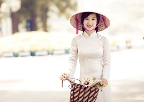 Thiếu nữ xứ Thanh khoe vẻ yêu kiều với tà áo dài dân tộc - 10 Mai Châm