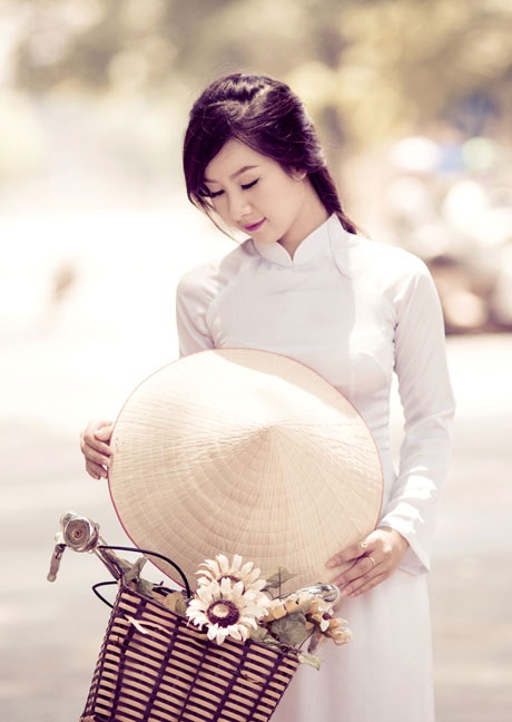 Thiếu nữ xứ Thanh khoe vẻ yêu kiều với tà áo dài dân tộc - 11 Mai Châm