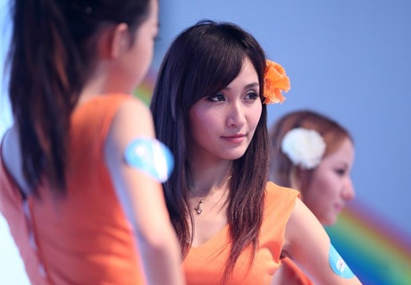 Những "chân dài" trẻ trung, xinh xắn tại triển lãm China Joy 2013 - 4 Vũ Phong