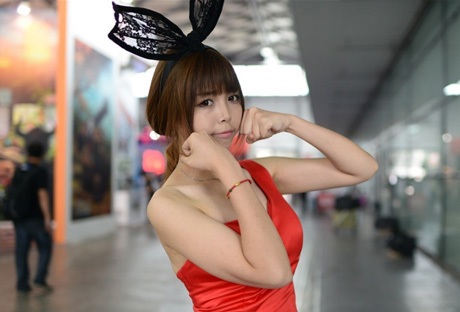 Những "chân dài" trẻ trung, xinh xắn tại triển lãm China Joy 2013 - 10 Vũ Phong