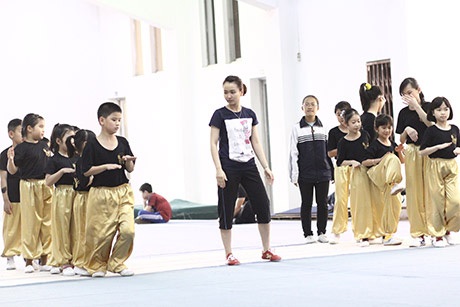 Xem VĐV nhí khổ luyện cùng “hoa khôi wushu” Mai Phương - 2 Cô đặt nhiều niềm tin vào thế hệ kế cận