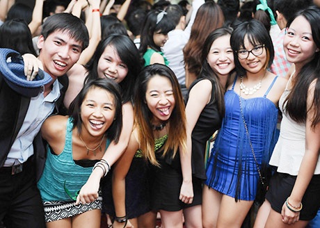 Teen chuyên Ams mở "đại tiệc" đầu năm học - 9 Teen Ams có buổi vui hết mình trước khi bước vào năm học mới.