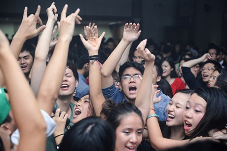 Teen chuyên Ams mở "đại tiệc" đầu năm học - 7 Các bạn trẻ trường Ams thích thú