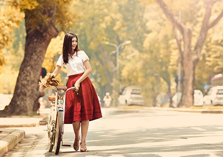 Nữ sinh cao 1,72m lãng mạn giữa trời thu Hà Nội - 2 Mai Châm