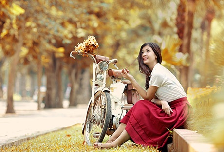 Nữ sinh cao 1,72m lãng mạn giữa trời thu Hà Nội - 4 Mai Châm