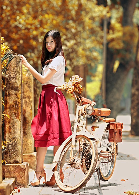 Nữ sinh cao 1,72m lãng mạn giữa trời thu Hà Nội - 6 Mai Châm