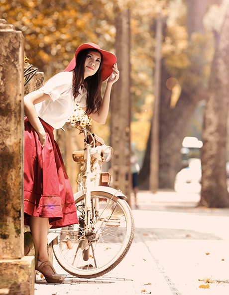 Nữ sinh cao 1,72m lãng mạn giữa trời thu Hà Nội - 7 Mai Châm