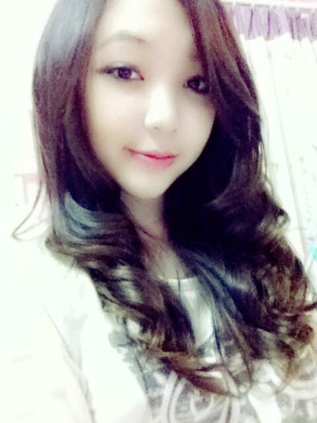 Chủ nhân giấy nháp “bá đạo” đỗ ĐH Kinh tế quốc dân - 1 Chủ nhân của những tờ giấy nháp “bá đạo” là một nữ sinh xinh xắn