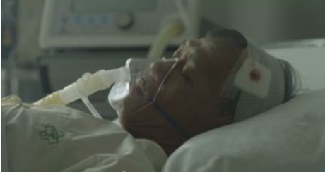 Clip về tình người khiến dân mạng cảm động - 3 Người chủ quán với tấm lòng bao dung bất ngờ ngã bệnh khi đang làm việc tại quán.