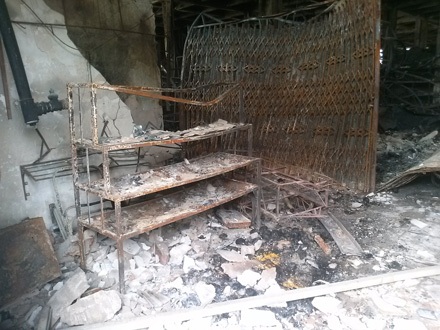 Những mảng tường mủn ra như cám