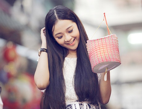 Tam Triều Dâng rủ bạn diễn đẹp trai khám phá phố Trung thu - 1 Tam Triều Dâng rủ bạn diễn đẹp trai khám phá phố Trung thu