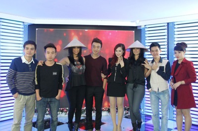 9X rẽ ngang từ Đại học sang làm nghề pha chế - 3 Hải Nam cùng mọi người trong một buổi học tại trung tâm.