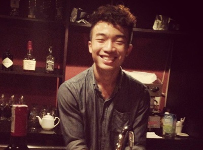 9X rẽ ngang từ Đại học sang làm nghề pha chế - 2 Để trở thành một bartender, Nam đã phải mày mò tự học và kiên nhẫn tập luyện.