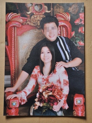 Chuyện tình từ thế giới ảo: Nơi chỉ có tình yêu - 1 Bước ra từ thế giới ảo, Hương và D hạnh phúc bên nhau. Ảnh: Cẩm Kỳ (chụp lại từ tư liệu).