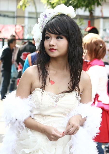 Dân chơi cosplay - “Cắn răng” với bộ đồ giá “khủng” - 2 Cô gái yêu kiều theo phong cách lolita (dễ thương). Ảnh: Mai Châm