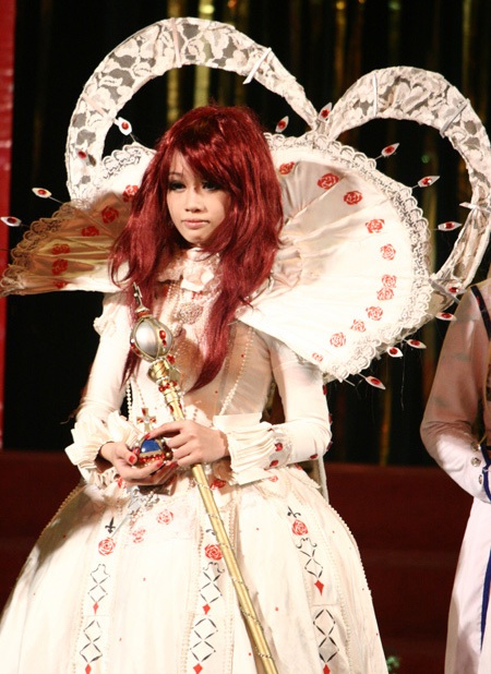 Dân chơi cosplay - “Cắn răng” với bộ đồ giá “khủng” - 1 Chibi lộng lẫy trong bộ trang phục cosplay Trinity Blood. Ảnh: Mai Châm