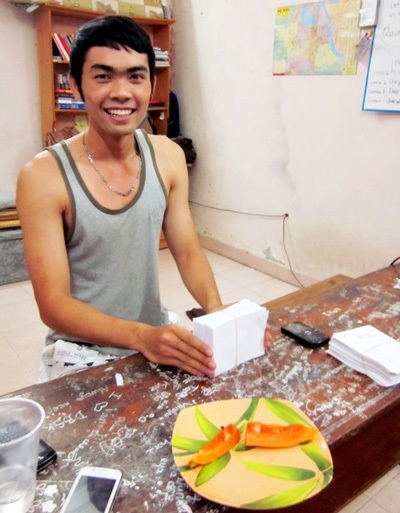 Những “shipper” giao đồ ăn đêm - 1 Trần Quang Trường