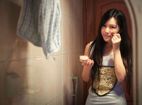 Trung Quốc: Bùng nổ 9X xinh đẹp làm chủ cửa hàng online - 14 Zhang Yakai, tốt nghiệp ĐH thành phố Giang Tây.