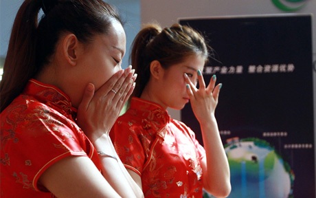 Sự mệt mỏi thường thấy ở những cô gái phải diễn liên tục