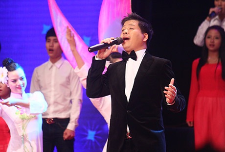 Tiết mục văn nghệ mang khí thế hào hùng mở đầu chương trình