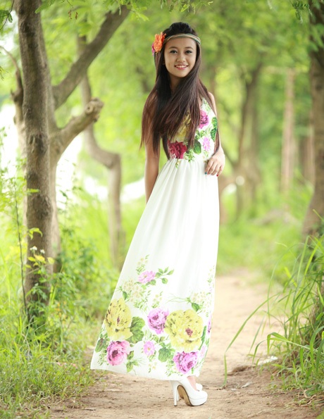 “Chị ong vàng” Thúy Quỳnh má lúm đáng yêu tuổi 16 - 13 Hoàng Dung