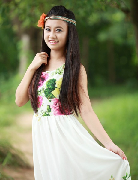 “Chị ong vàng” Thúy Quỳnh má lúm đáng yêu tuổi 16 - 15 Hoàng Dung