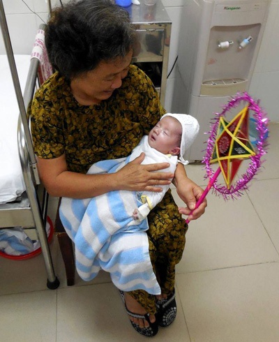 Sinh viên vui Tết Trung thu sớm cùng bệnh nhi nghèo - 6 Trung thu đã đến gần lắm rồi!