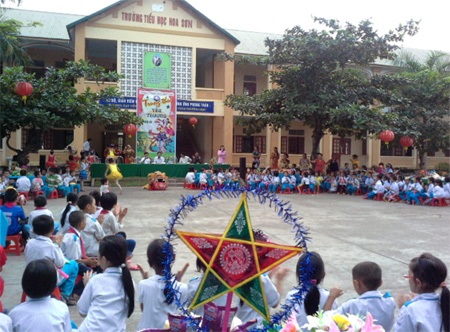 Vui “đêm hội trăng rằm, chị Hằng có thật” với các bệnh nhân Nhi - 7 Vui “đêm hội trăng rằm, chị Hằng có thật” với các bệnh nhân Nhi