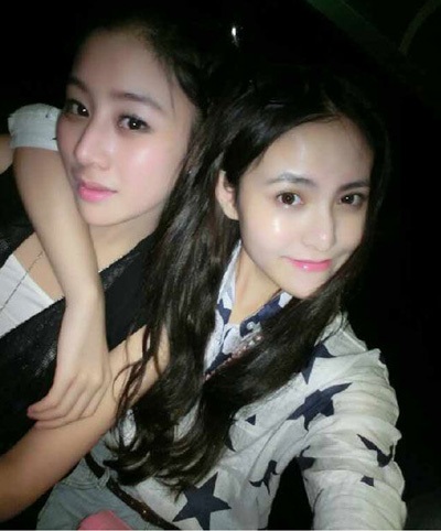 Thiếu nữ vừa nhập học đã khiến SV trường điện ảnh “dậy sóng” - 10 Những hình ảnh đầy vui tươi của cô và bạn bè tại ngôi trường mới.