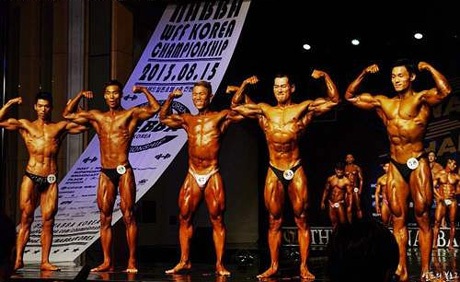 Phần thi của các nữ VĐV được tập trung vào màn trình diễn bikini và trang phục thể thao.