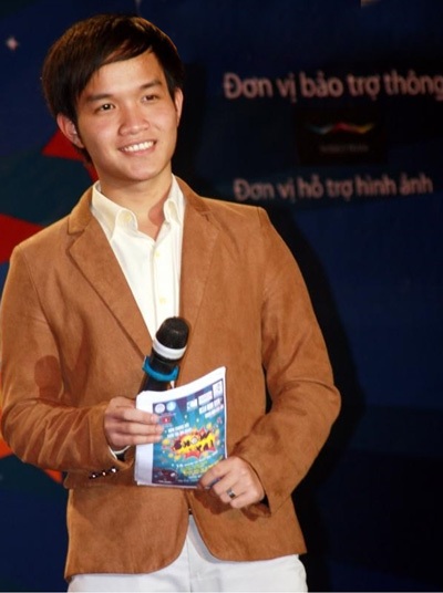 Chàng MC đa tài có chất giọng “lạ tai” trường Báo - 1 Chàng MC đa tài rất có duyên với “chất giọng lạ”