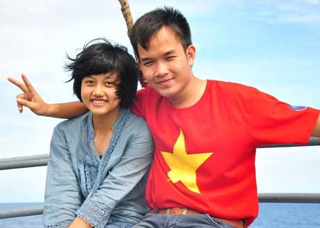 Chàng MC đa tài có chất giọng “lạ tai” trường Báo - 2 Trên hành trình đến đảo Trường Sa