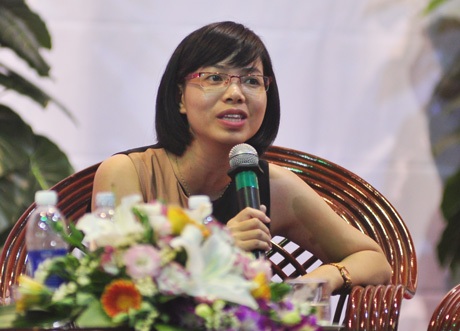 Diễn giả Nguyễn Thanh Hảo chia sẻ kinh nghiệm thu lượm các kỹ năng khi còn là sinh viên ĐH.