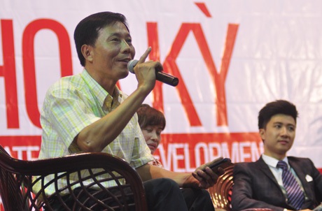 Diễn giả Lê Mạc Linh khẳng định sự năng động không đồng nghĩa với đứng núi này trông núi nọ.