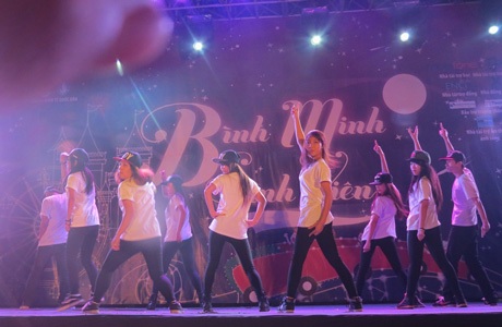 Bùng nổ đêm nhạc sinh viên trường kinh tế - 5 Hoàng Dung