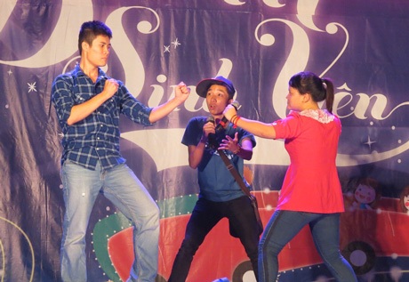 Bùng nổ đêm nhạc sinh viên trường kinh tế - 4 Hoàng Dung