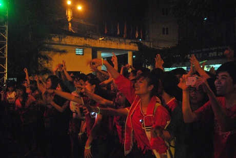 Bùng nổ đêm nhạc sinh viên trường kinh tế - 8 Hoàng Dung