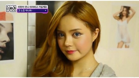 Vì quá hâm mộ Miranda Kerr, Yuh Reum Hong đã phẫu thuật để có khuôn mặt giống siêu mẫu Úc này.