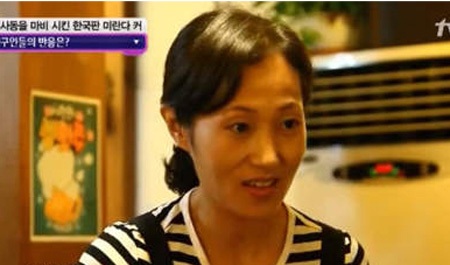 Trong khi nhân viên cũng bị nhầm và cố gắng giải thích món ăn trong menu...