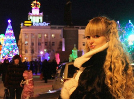 ...và đi mua sắm như bất kỳ cô gái nào.