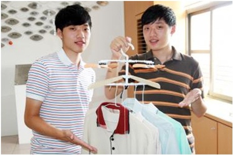 Cặp sinh đôi phát minh cách làm khô quần áo “siêu tốc” - 1 Cặp sinh đôi phát minh cách làm khô quần áo “siêu tốc”