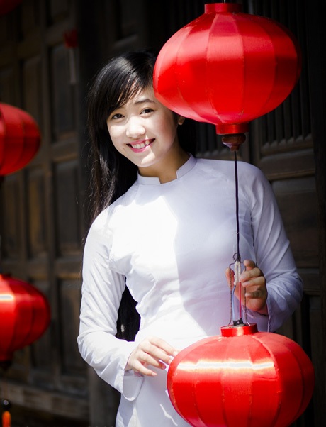 Nữ sinh 9X Đà Nẵng dịu dàng trong tà áo dài trắng - 7 Hoàng Dung