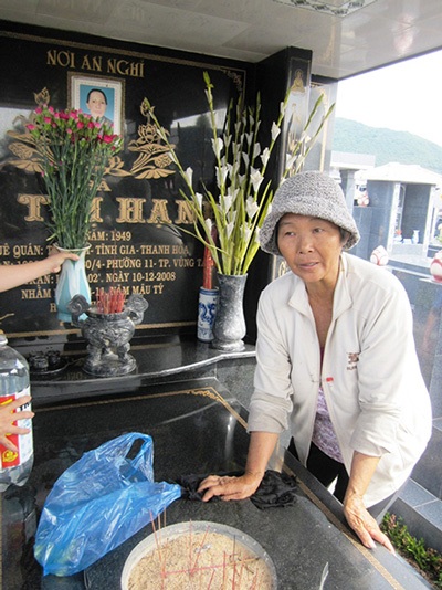 Chuyện người đàn bà 20 năm làm bạn với… cõi âm - 2 Đêm đêm mơ thấy người âm