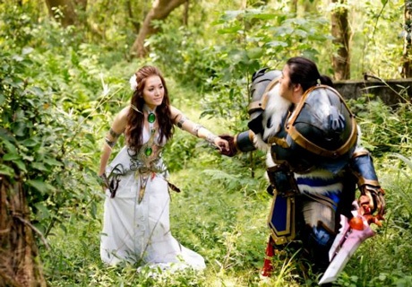 Cặp đôi “chơi trội” diện đồ cosplay trong lễ đính hôn - 2 Bộ ảnh cưới cũng theo phong cách cosplay.