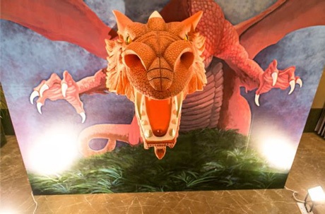 Cặp đôi “chơi trội” diện đồ cosplay trong lễ đính hôn - 9 Các đồ vật được thiết kế khá tỉ mỉ như bước ra từ trò chơi.
